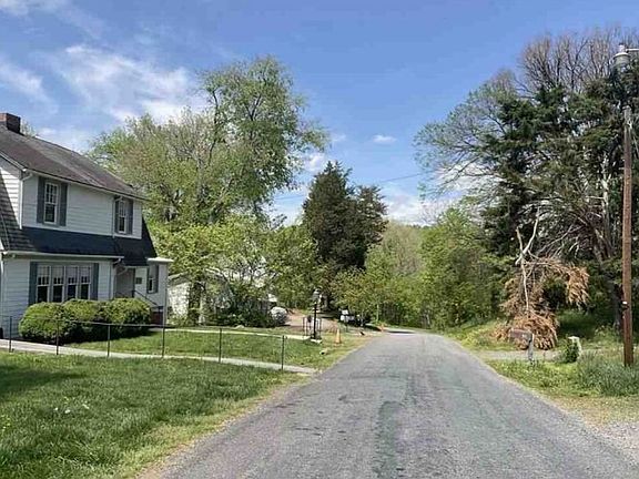 Exterior Neighborhood (street photo)