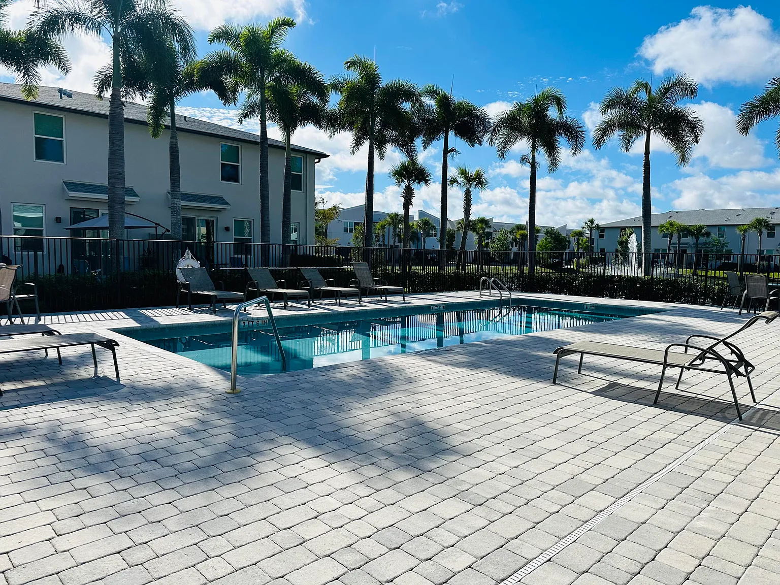 3 bed, 2.5 bath, 1475 sqft, $2,600 — Photo 4