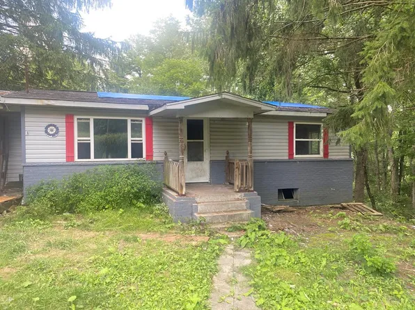 185 Bailey St, Crab Orchard, WV 25827