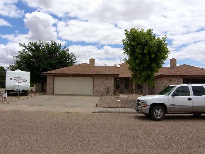 1st image of 902 Escuela Ave