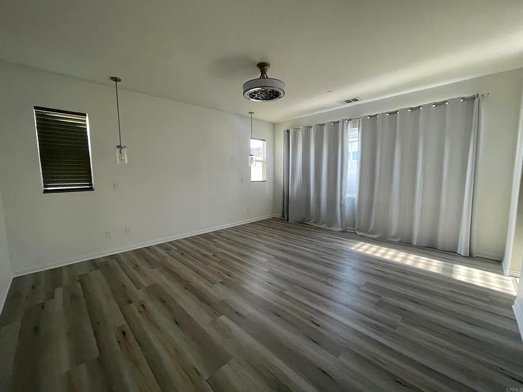 4 bed, 2315 sqft, $5,200 — Photo 1