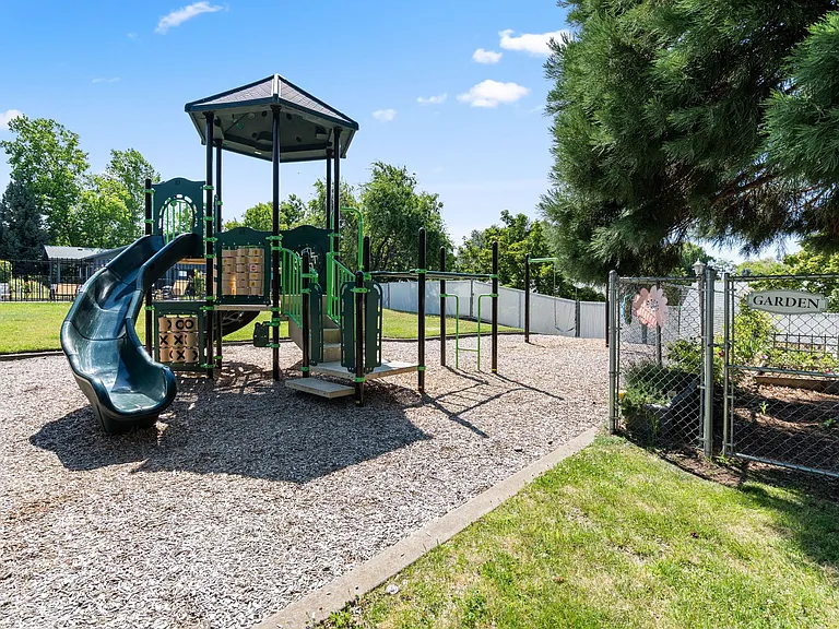 Talent Parkside Apartments — Photo 6