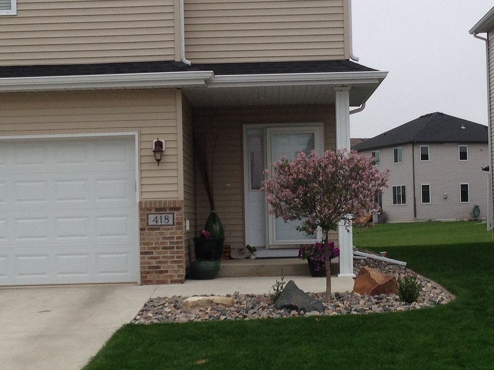 1st image of 418 Foxtail Dr E