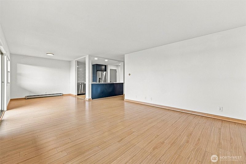 5th image of 924 N Garden Street #203