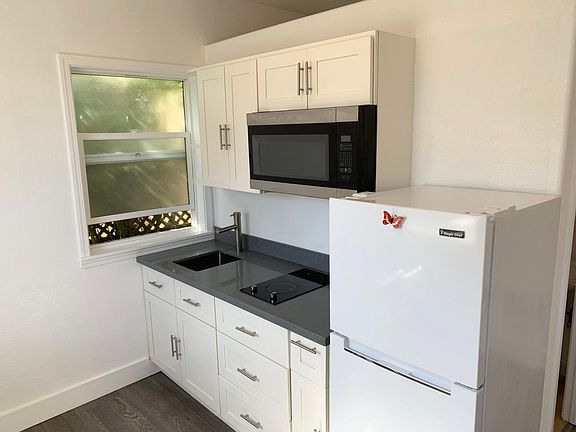 2nd image of 819 Noriega St #A