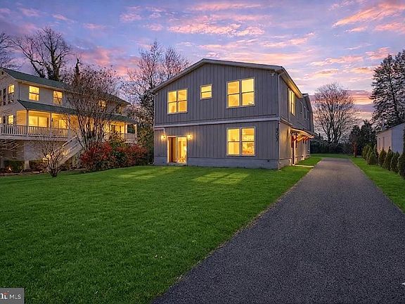 5th image of 2507 Island View Rd