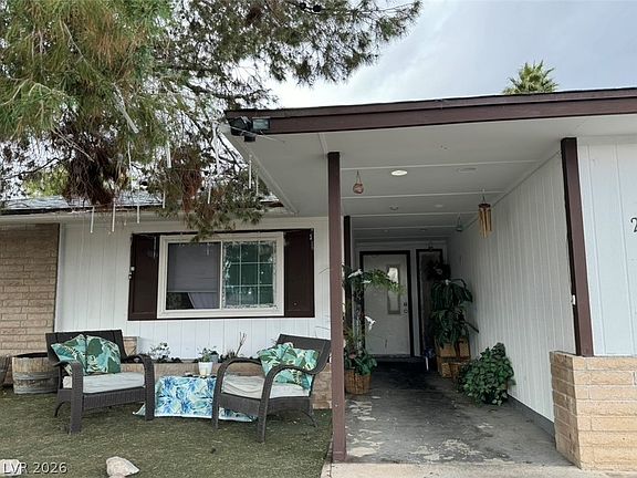 3rd image of 212 Bradshaw Way