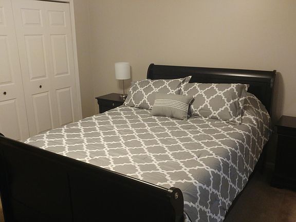 Master Bedroom - Queen size bed