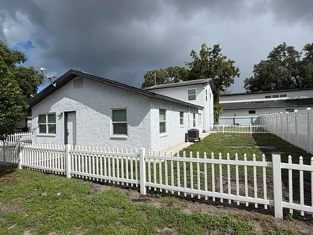 2 bed, 1.0 bath, 750 sqft, $1,800 — Photo 2