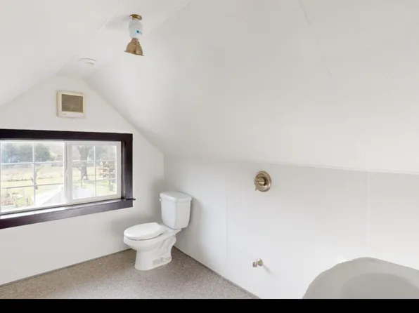 1996 Friday Creek Rd, Burlington, WA 98233