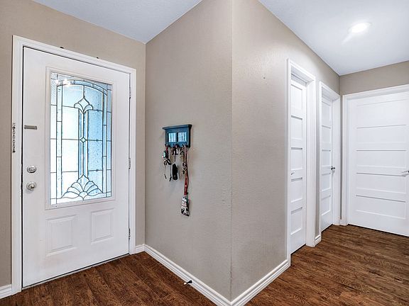 2nd image of 7706 Red Hill Pl