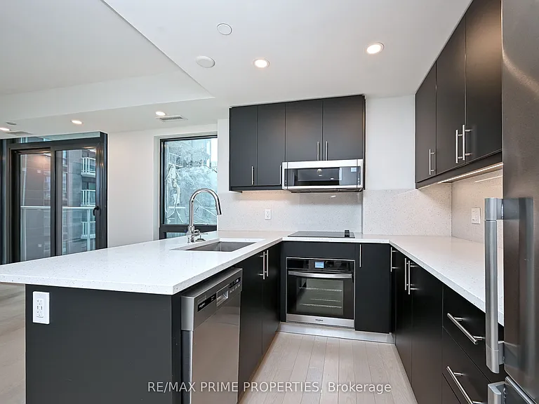 180 George St #508 — Photo 18