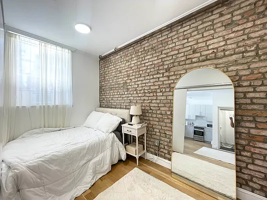 Rented by Meraki Realty LLC | media 18