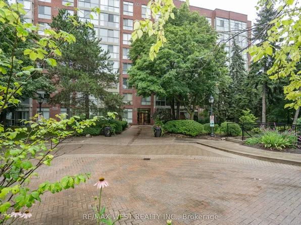 24 Southport St #749, Toronto, ON M6S 4Z1