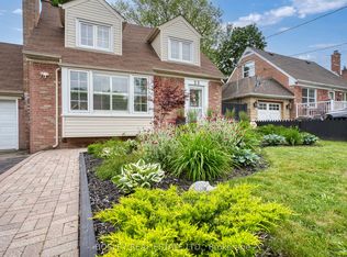 23 Farnsworth Dr, Toronto, ON
