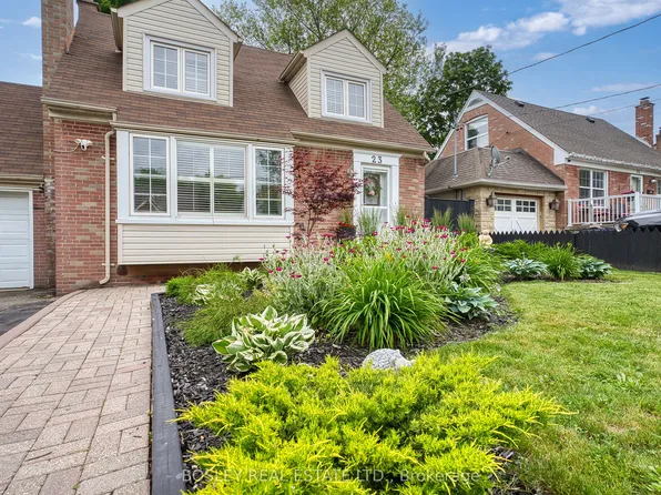 23 Farnsworth Dr, Toronto, ON M9N 2Z5