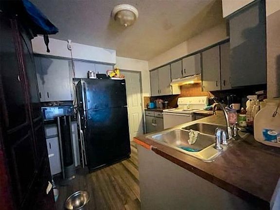 3rd image of 414 Town North Dr