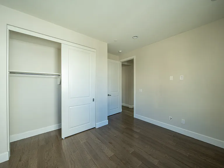 2nd Floor - Guest Room (2nd bedroom)