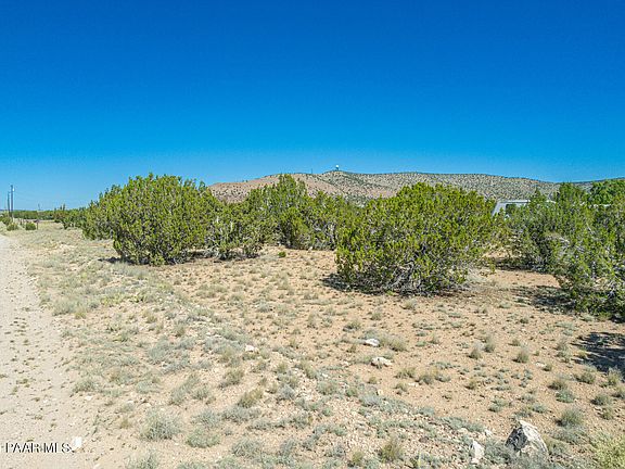 4th image of 25470 W Foothill Dr