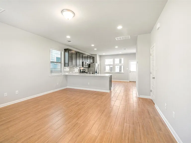 2045 Arendale Dr — Photo 4