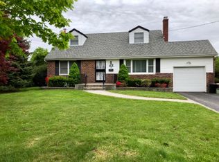 4 Lefferts Ave, East Northport, NY 11731