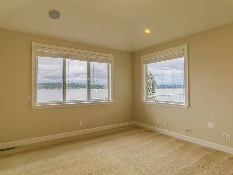8568 Sand Point Way NE — Photo 27