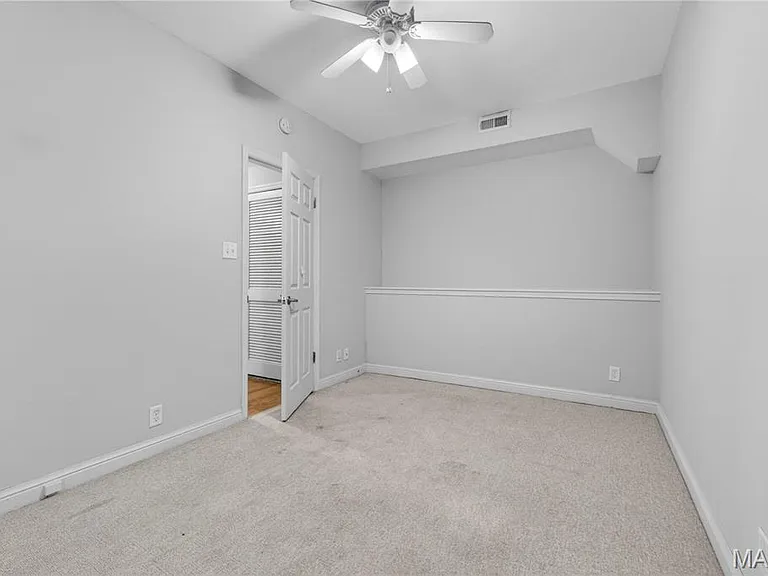 5510 Waterman Blvd #202 — Photo 38