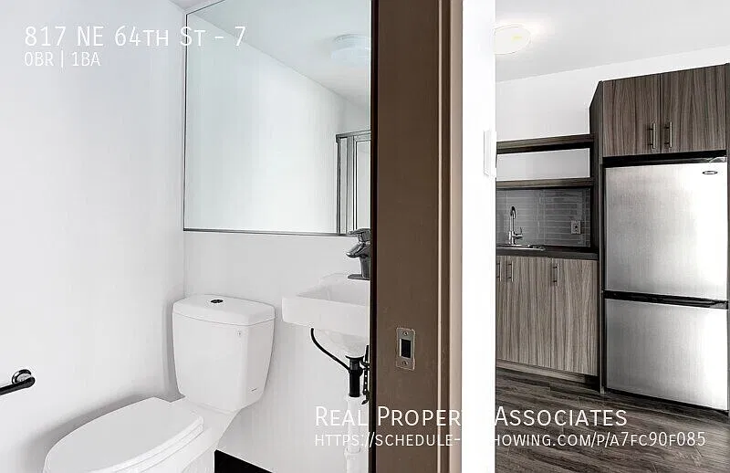 Studio in Greenlake/Roosevelt (MI Special: 50% OFF your second month's rent) — Photo 3
