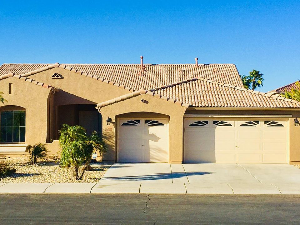  Spacious floorplan with 3 car garage!