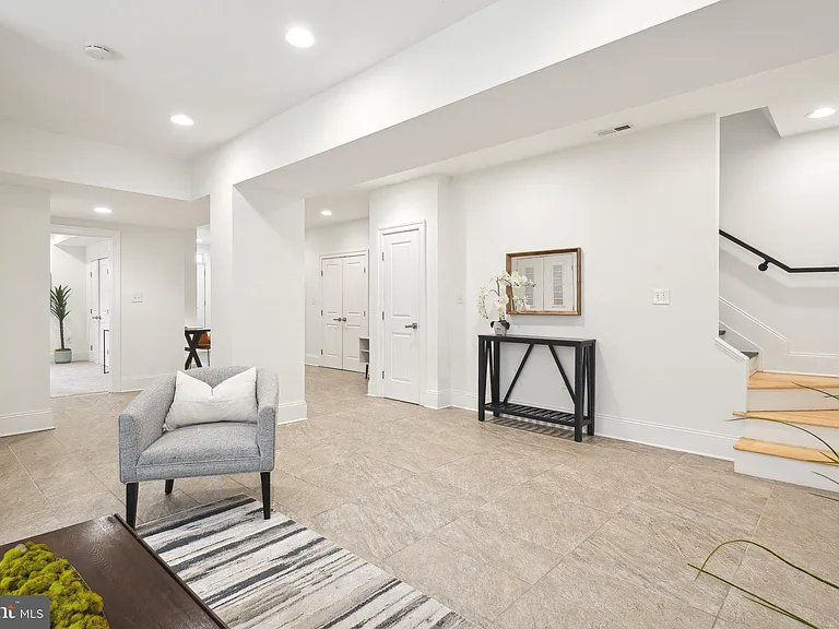 2837 Myrtle Ave NE — Photo 21