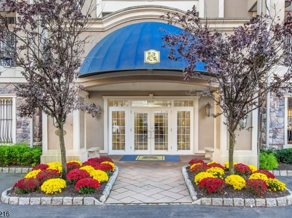 1101 Wickham Ter, Clifton City, NJ 07013