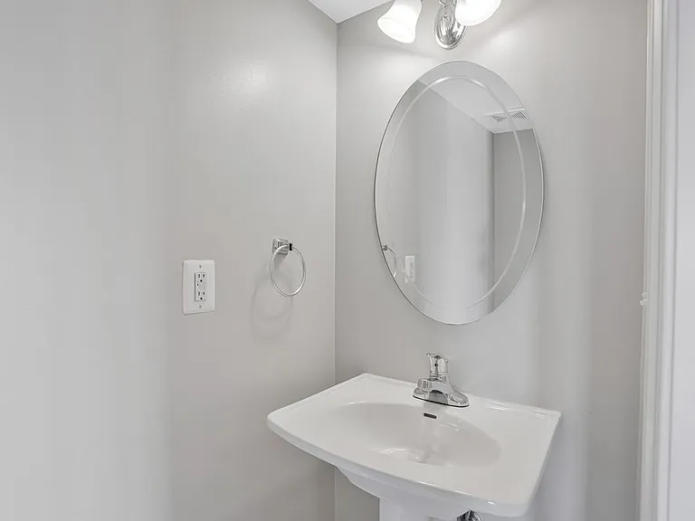 911 Kennedy St NW #11B — Photo 7