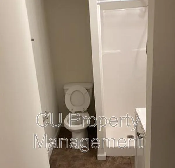 709 W Church St #7 — Photo 8