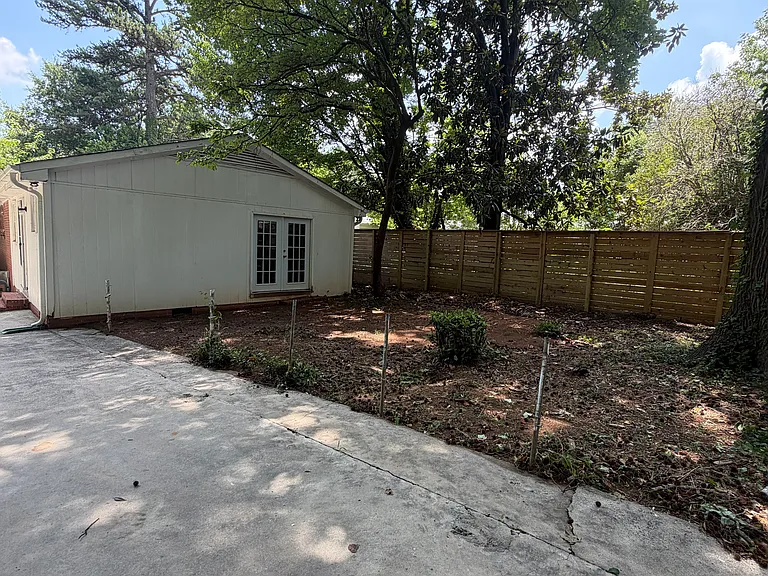 1917 Haines St — Photo 10
