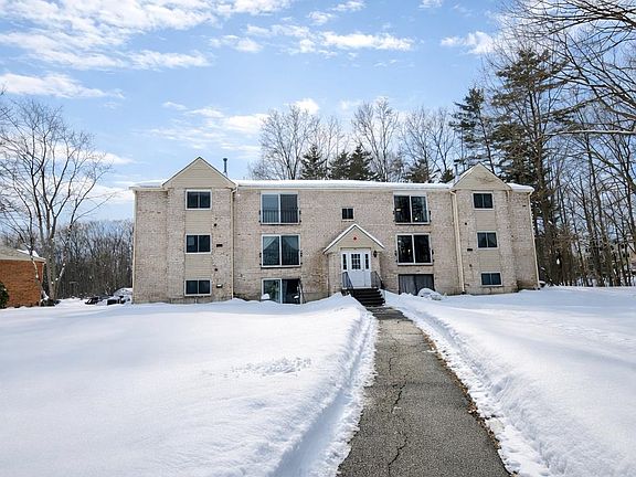 2nd image of 5 Brookside Drive #9