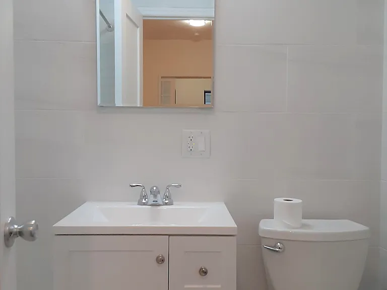 306 E 49th St #5B — Photo 3