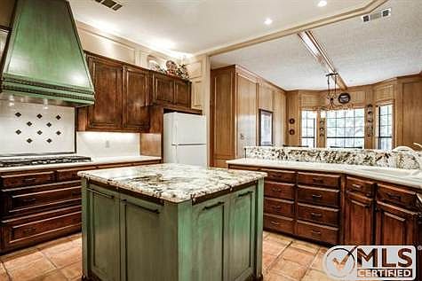 5th image of 2202 Glen Helen Cir