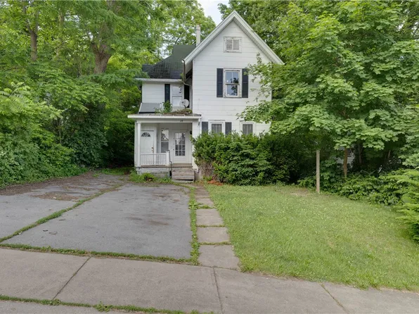 24 Queen St, Lyons, NY 14489