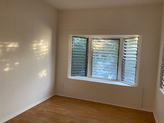 3rd image of 521 Loma Dr #B