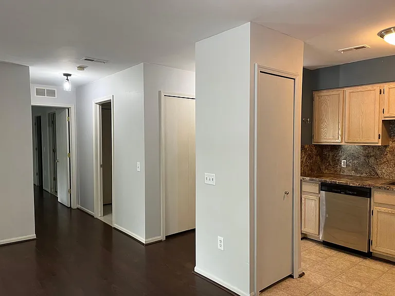 1127 S Lake Dr #208 — Photo 16