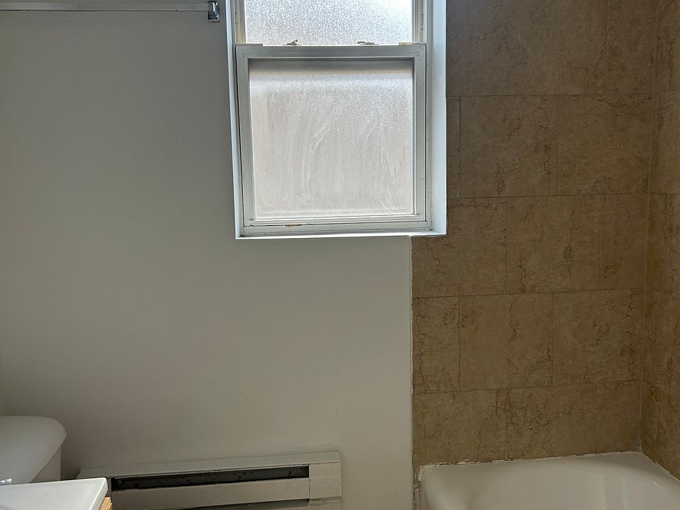 1st image of 4902 S Drexel Blvd #403