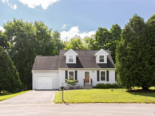 107 Tadsworth Cir, Camillus, NY 13031