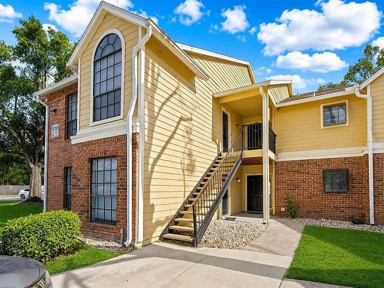 8722 Mallard Reserve Dr #102 — Photo 3