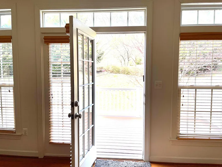 1560 Rutland Way — Photo 9