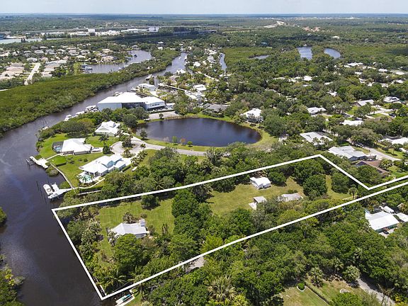 3rd image of 332 SW Salerno Road