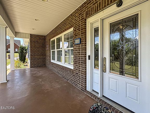 4th image of 618 Laurie Leigh Ln