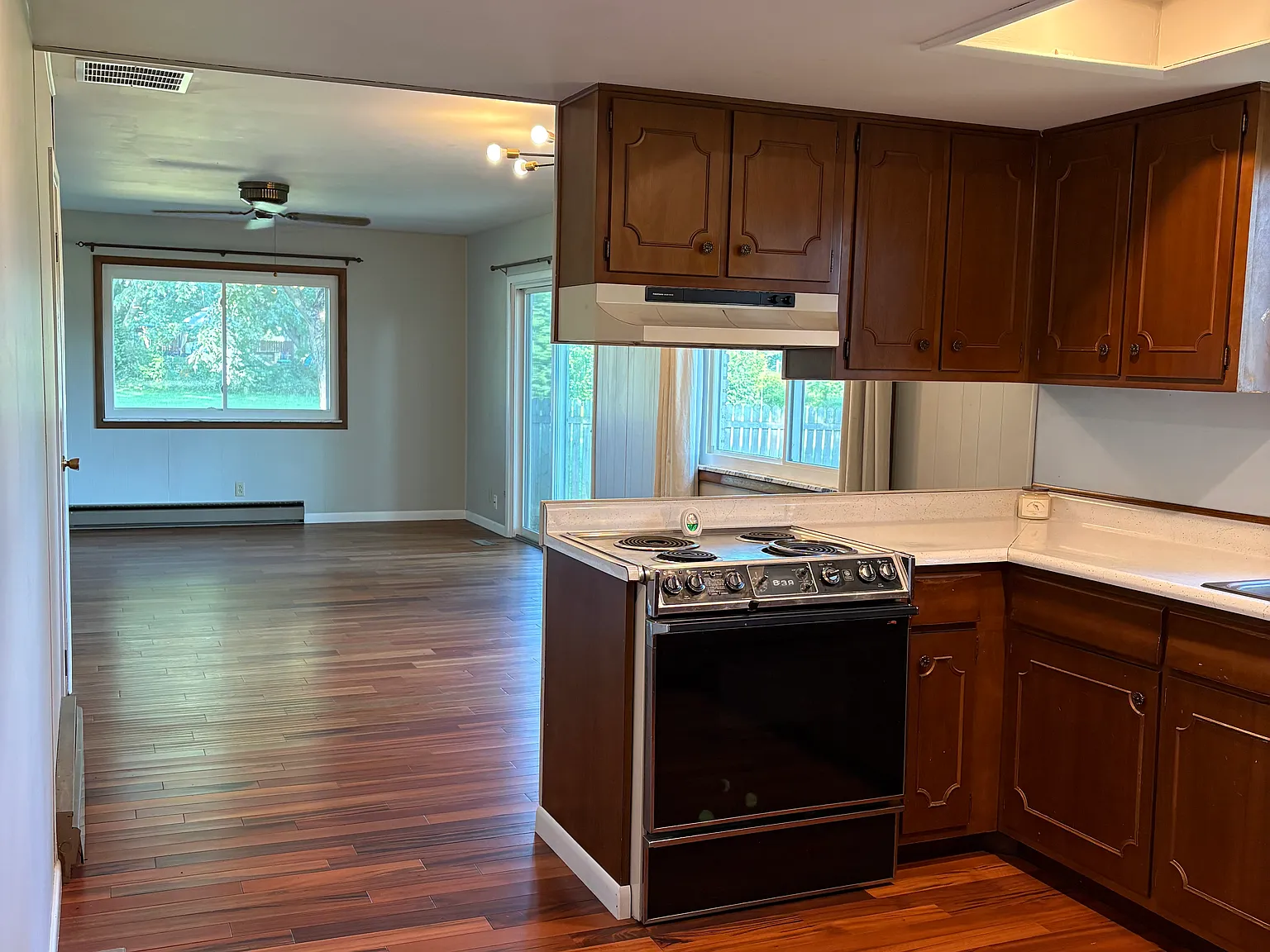 3 bed, 1431 sqft, $1,600 — Photo 4