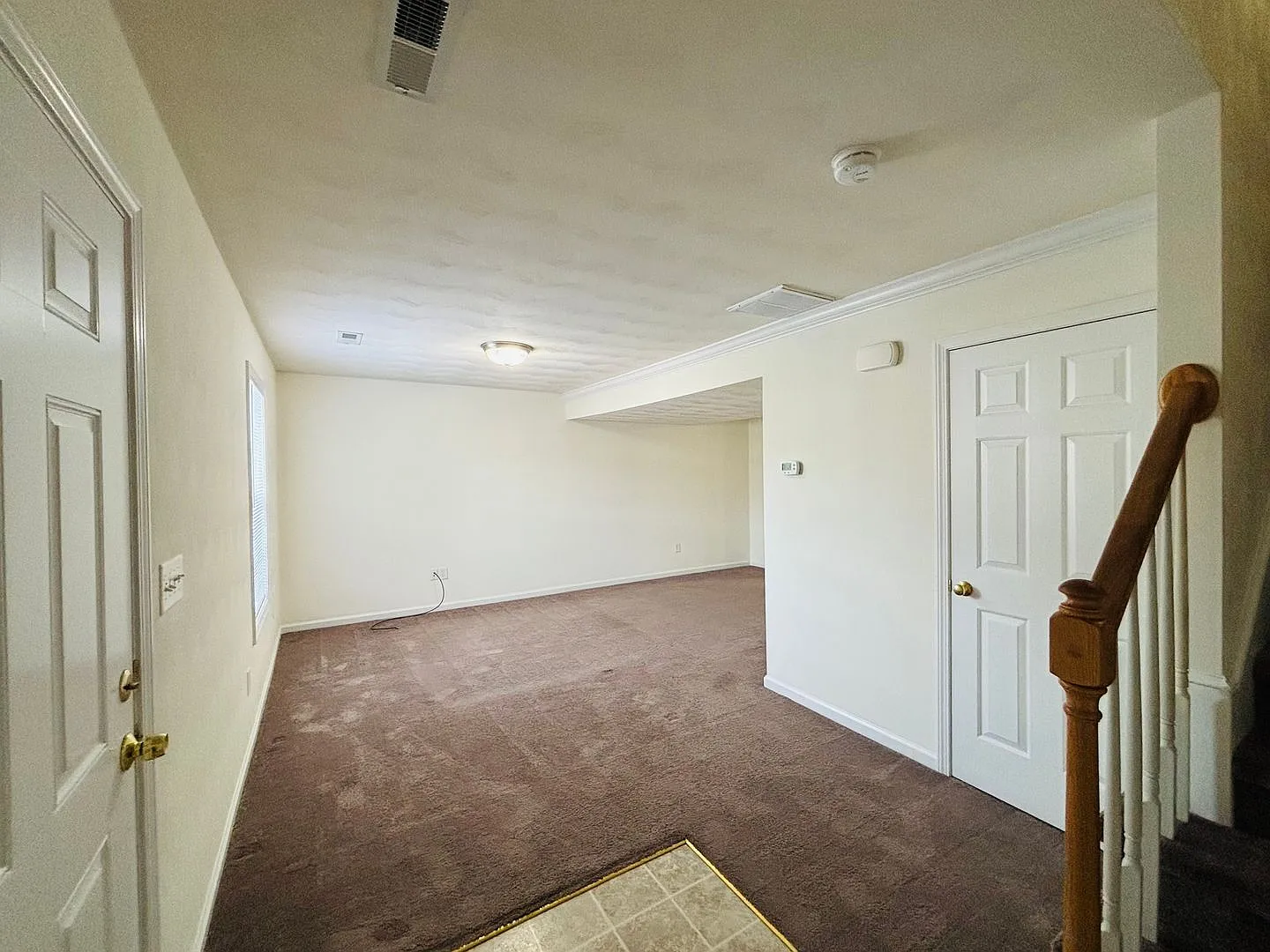 3 Bedroom, 2.5 Bath Townhouse — Photo 2