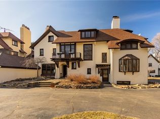 10305 Lake Shore Blvd, Bratenahl, OH