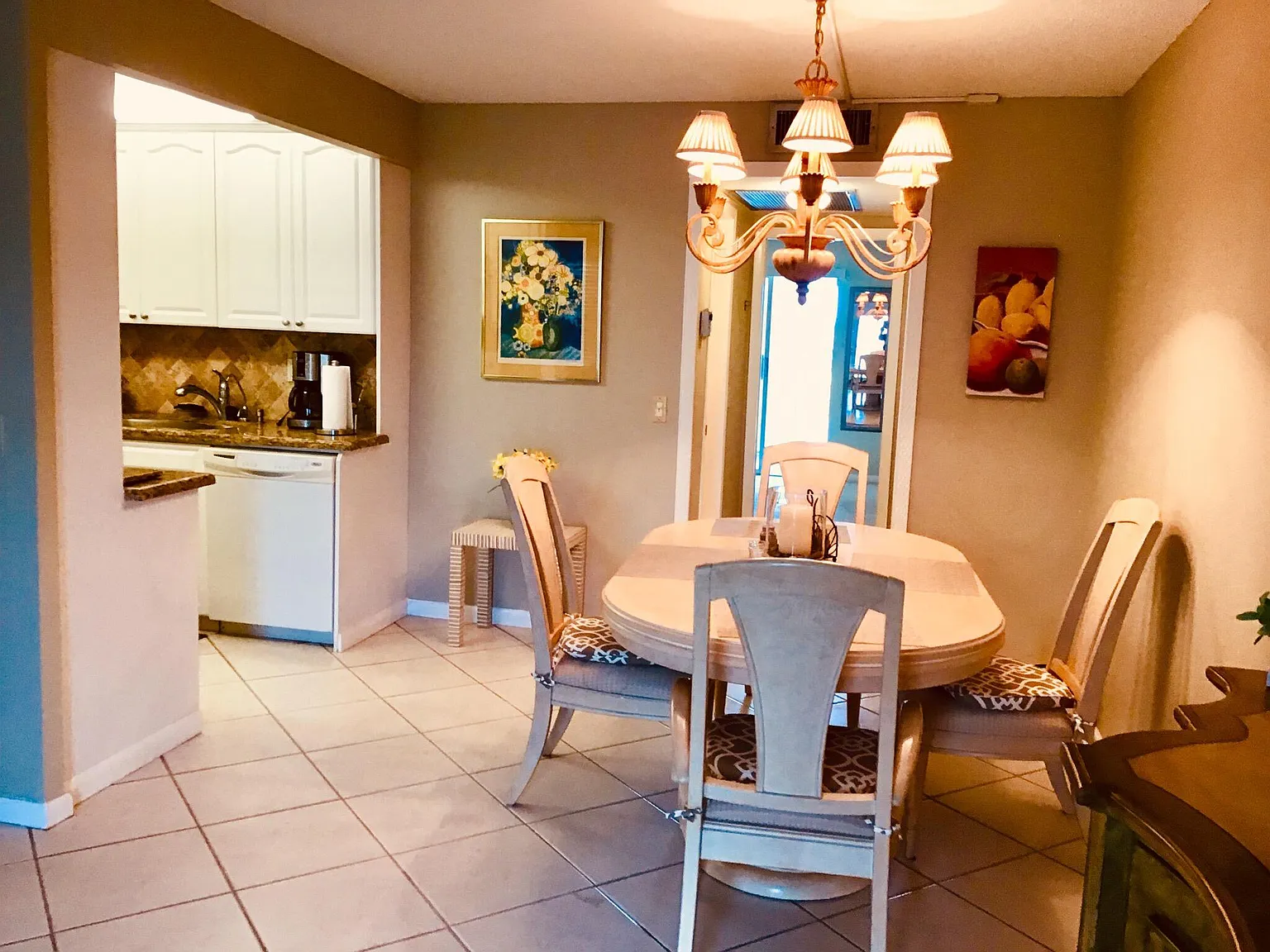 1 bed, 1.5 bath, 738 sqft, $1,600 — Photo 4